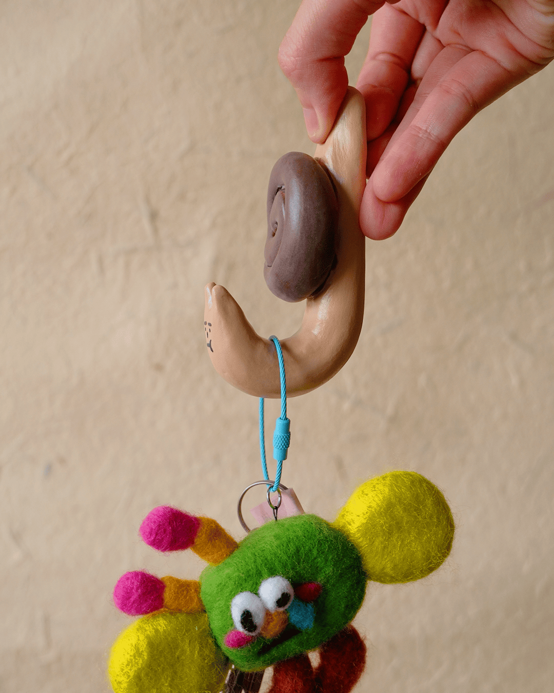 'Hang in there' Wall Hook